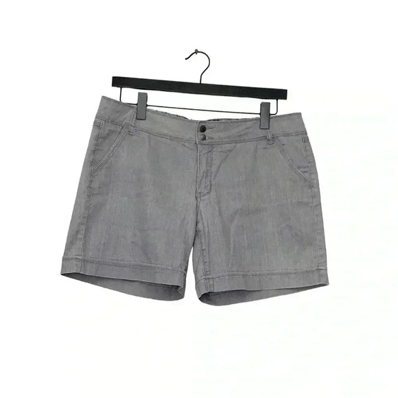 Santana Jeans shorts, tailored light  gray with cuffs - Picture 1 of 8